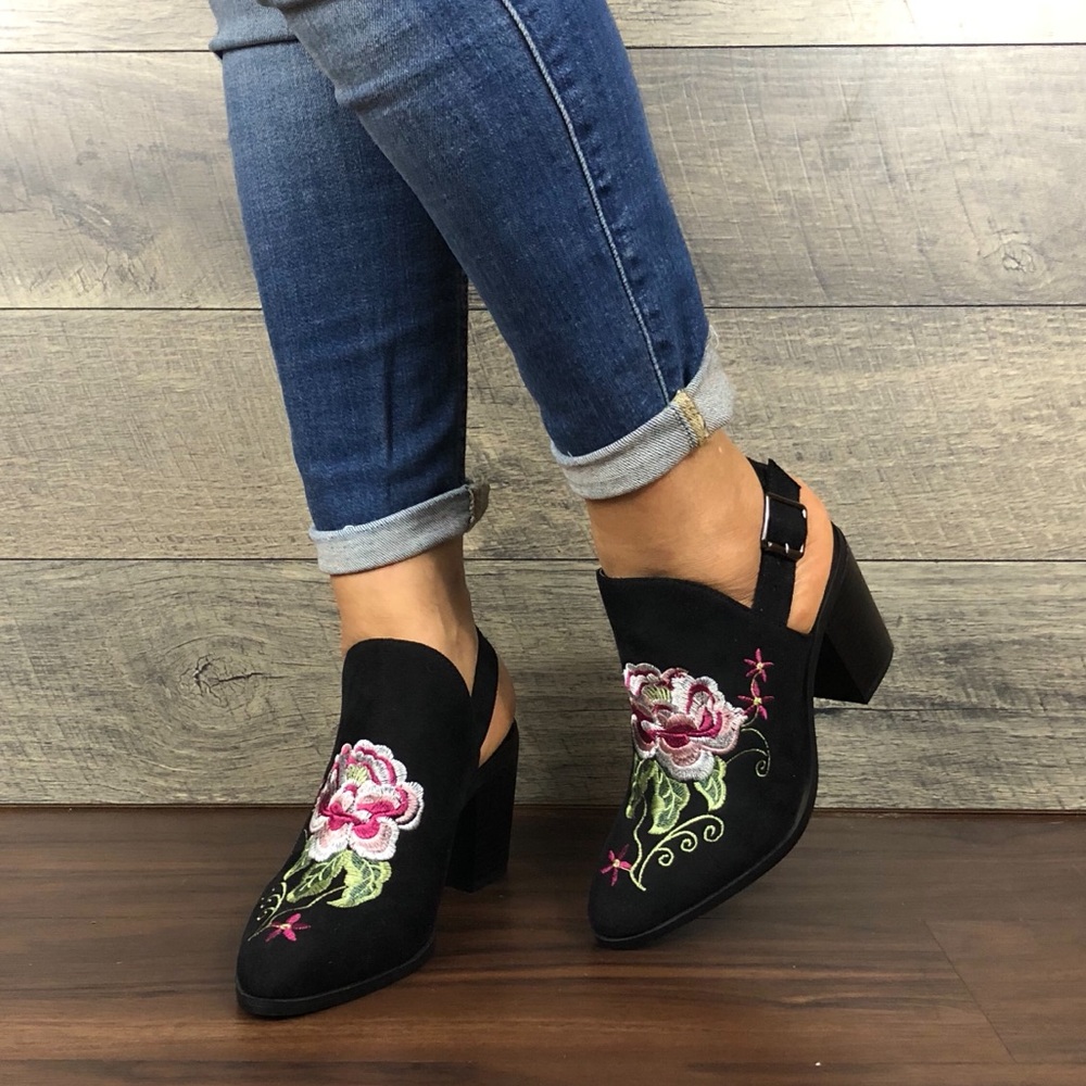 EMBROIDERED WOMEN ALMOND TOE